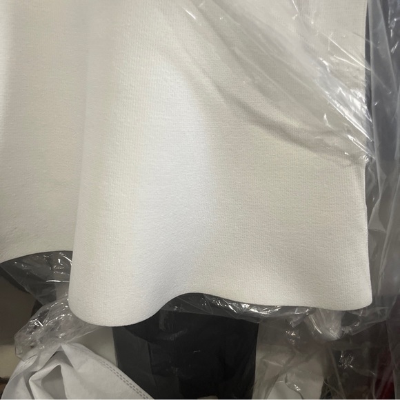 Scanlan Theodore white crepe knit dress with belt small - Picture 6 of 9